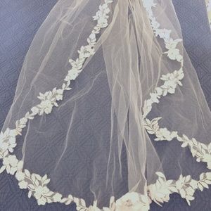 Elegance by Carbonneau Wedding Veil V10421f